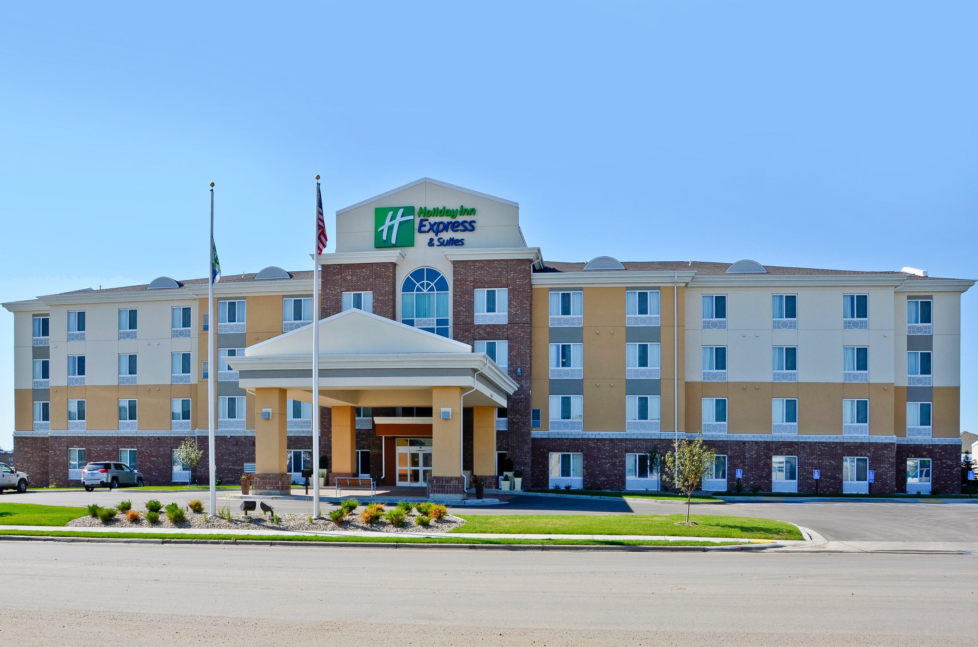 Holiday Inn Express & Suites - Williston, An Ihg Hotel Exterior photo